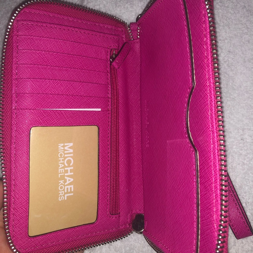 Michael Kors wristlet BRAND NEW - Picture 3 of 3